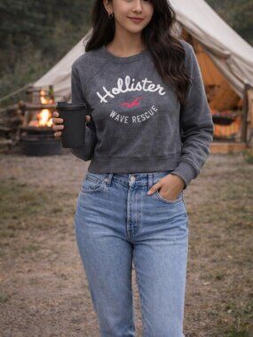 Hollister Grey Logo Sweatshirt Women Medium Cropped Crewneck Casual Cozy